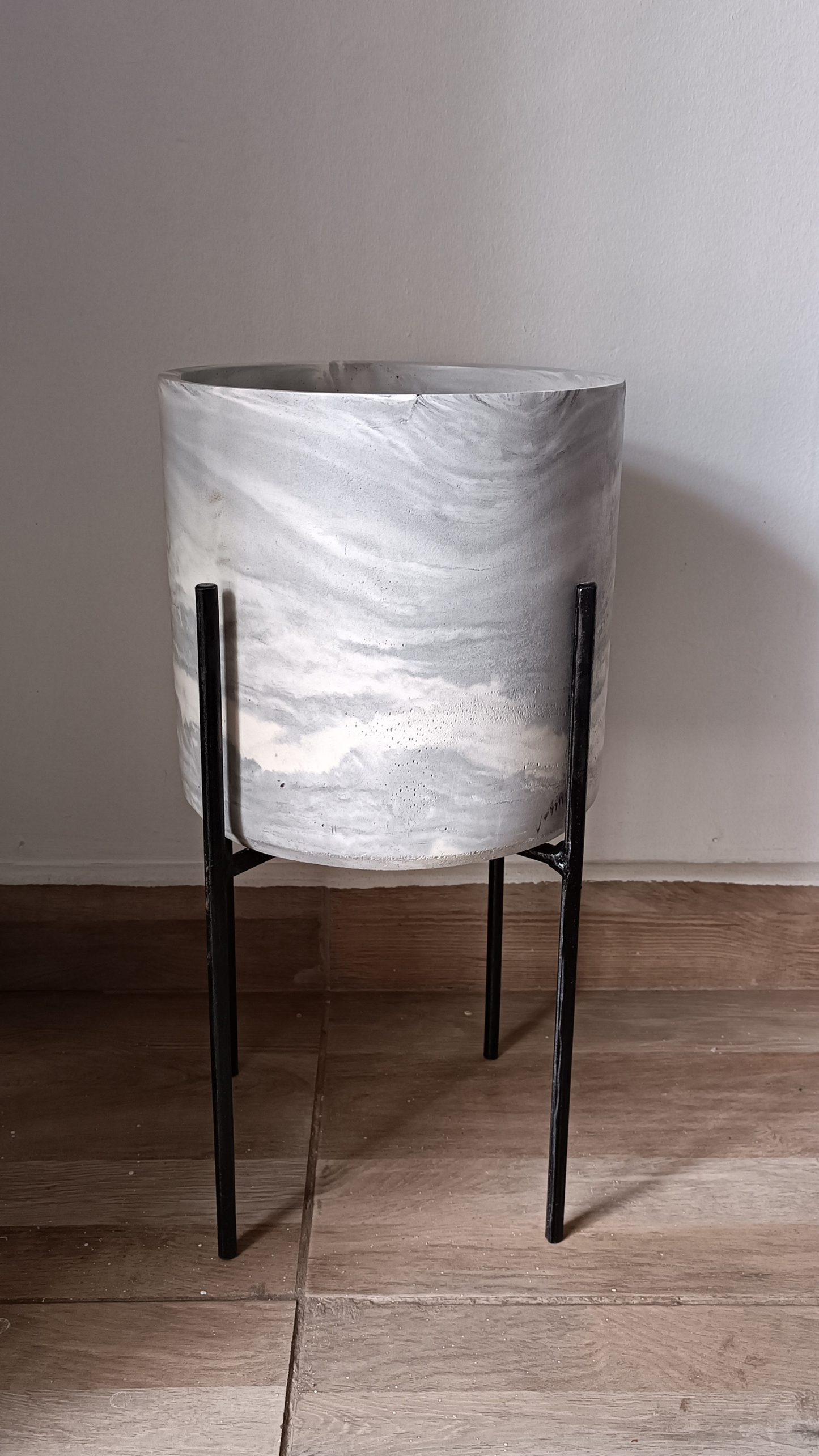 Large Mbala Concrete Planter + Stand